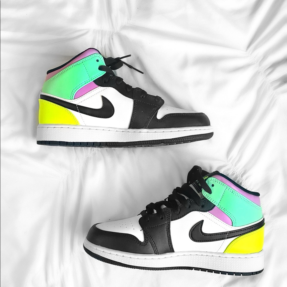 Jordan 1 Mids